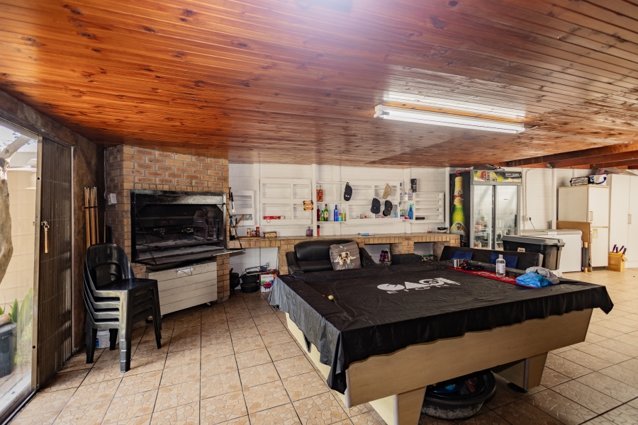 5 Bedroom Property for Sale in Ruyterwacht Western Cape